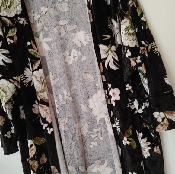 Acting Pro Black Floral Velour Duster/Cardigan~ Size XL - Picture 2 of 8